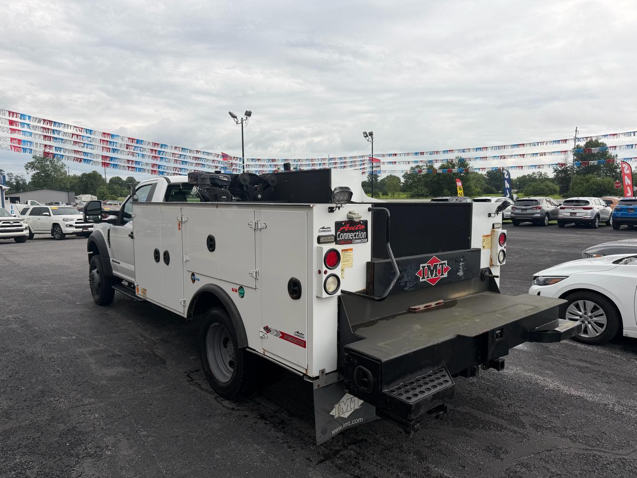Ford Super Duty F-550 DRW 4WD Reg Cab 141" WB 60" CA XL 2019
