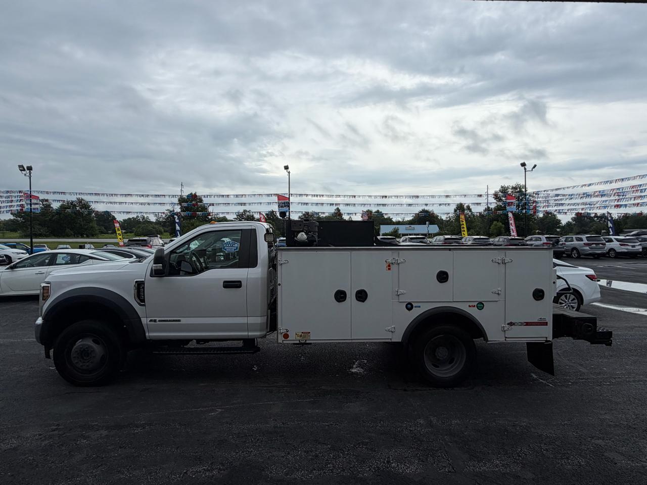 Ford Super Duty F-550 DRW 4WD Reg Cab 141" WB 60" CA XL 2019