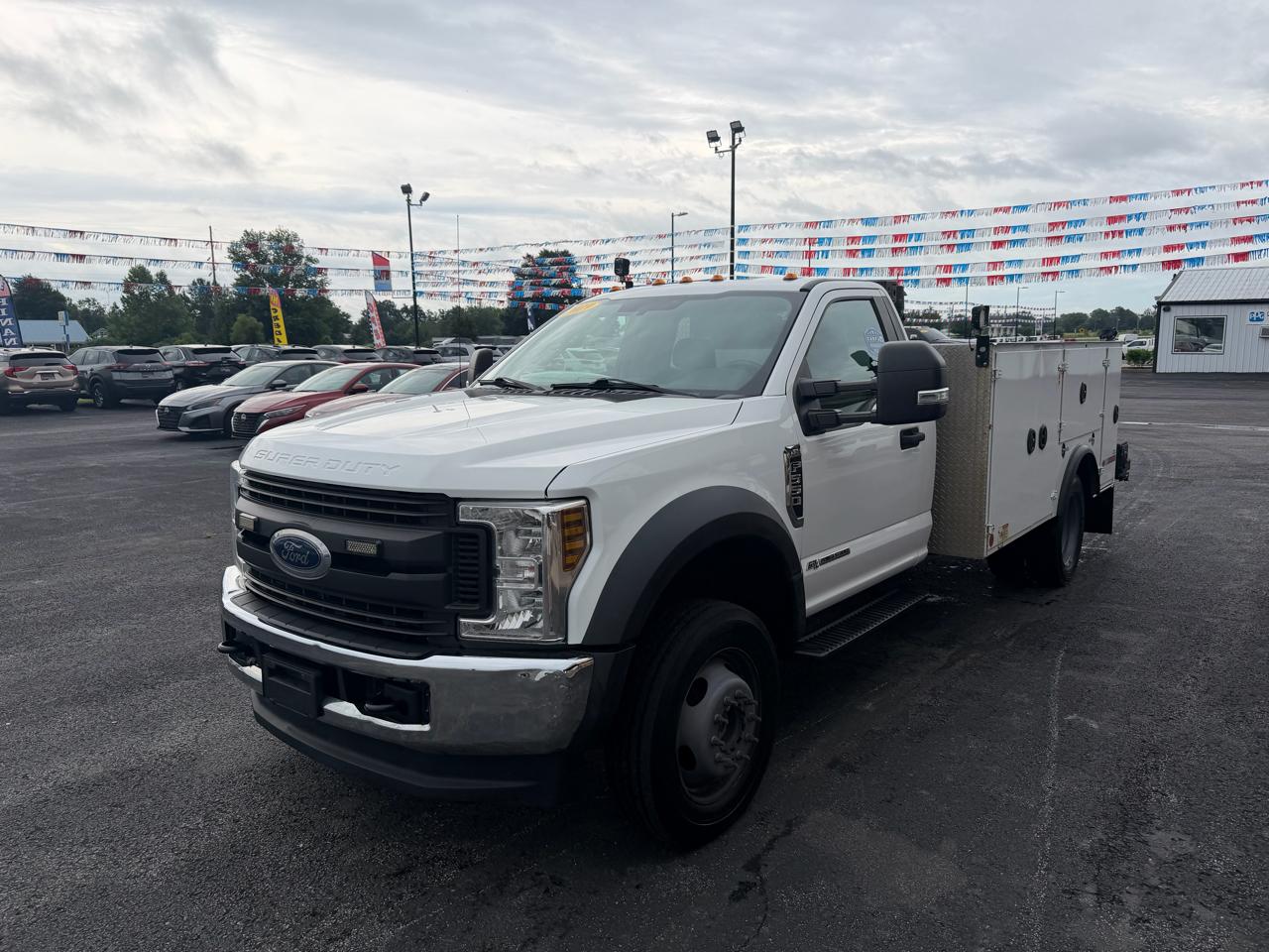 Ford Super Duty F-550 DRW 4WD Reg Cab 141" WB 60" CA XL 2019