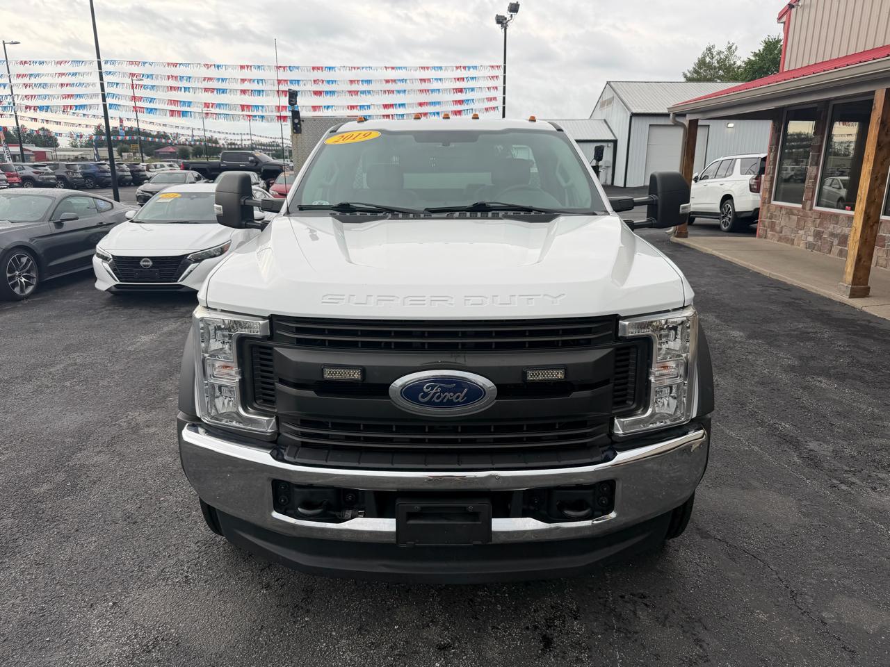 Ford Super Duty F-550 DRW 4WD Reg Cab 141" WB 60" CA XL 2019
