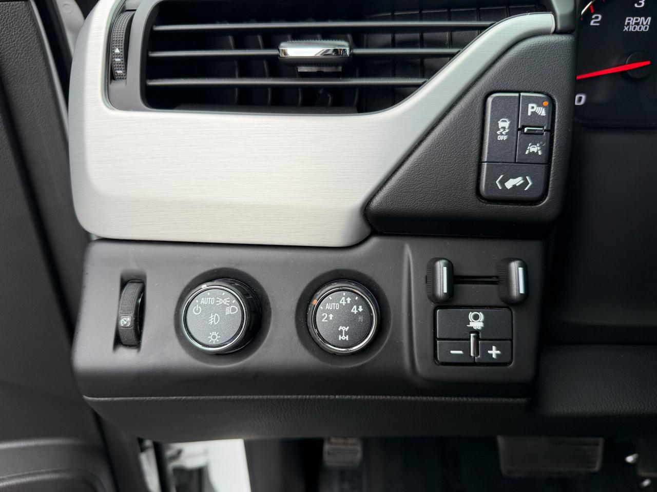 GMC Yukon 4WD 4dr SLE 2016
