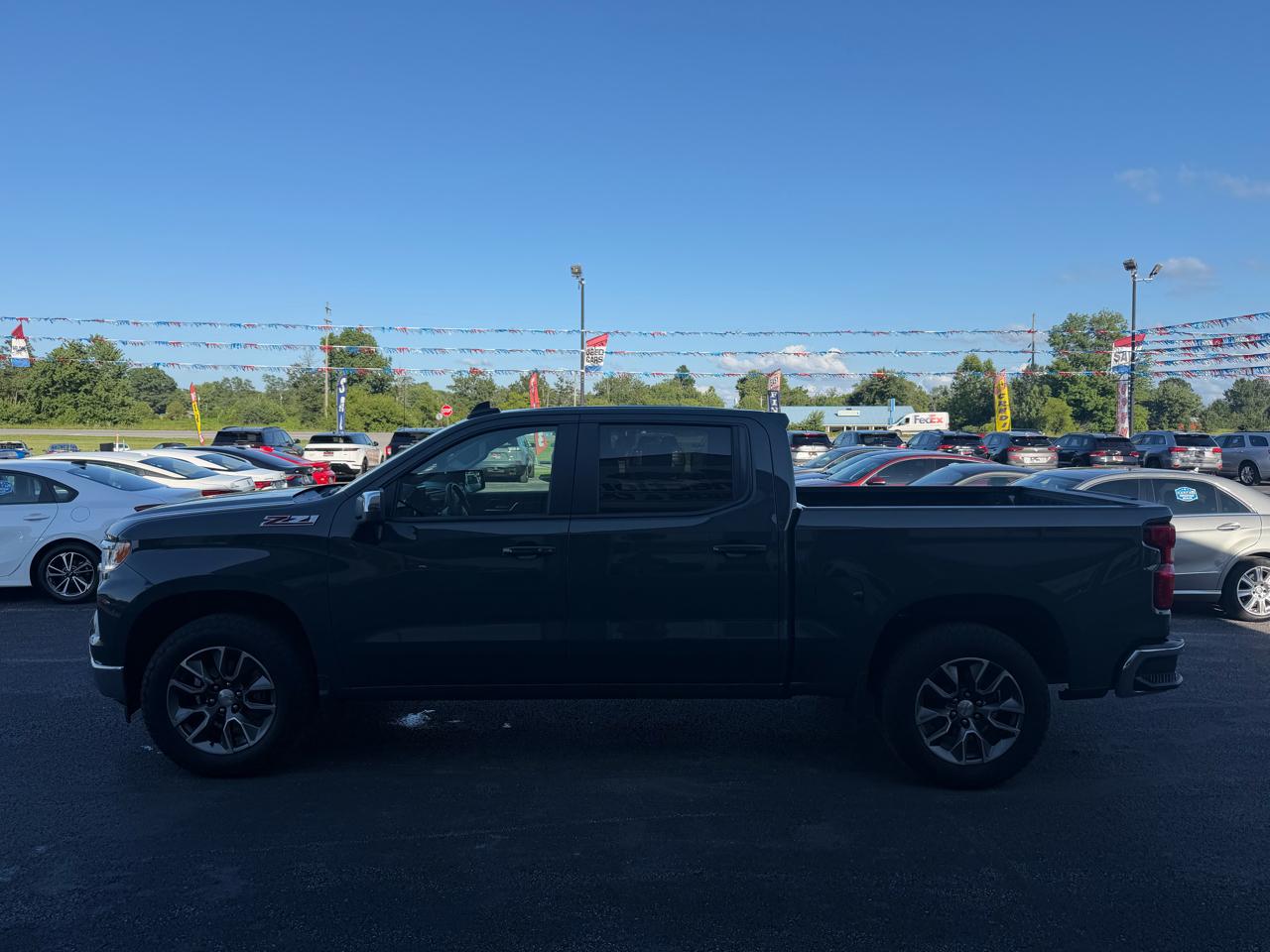 Chevrolet Silverado 1500 4WD Crew Cab 147" LT w/1LT 2025