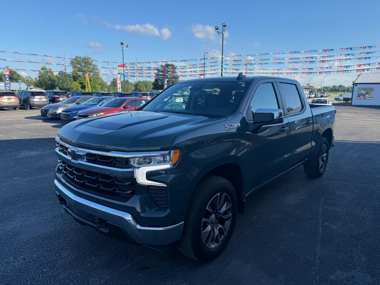 Chevrolet Silverado 1500 4WD Crew Cab 147" LT w/1LT 2025