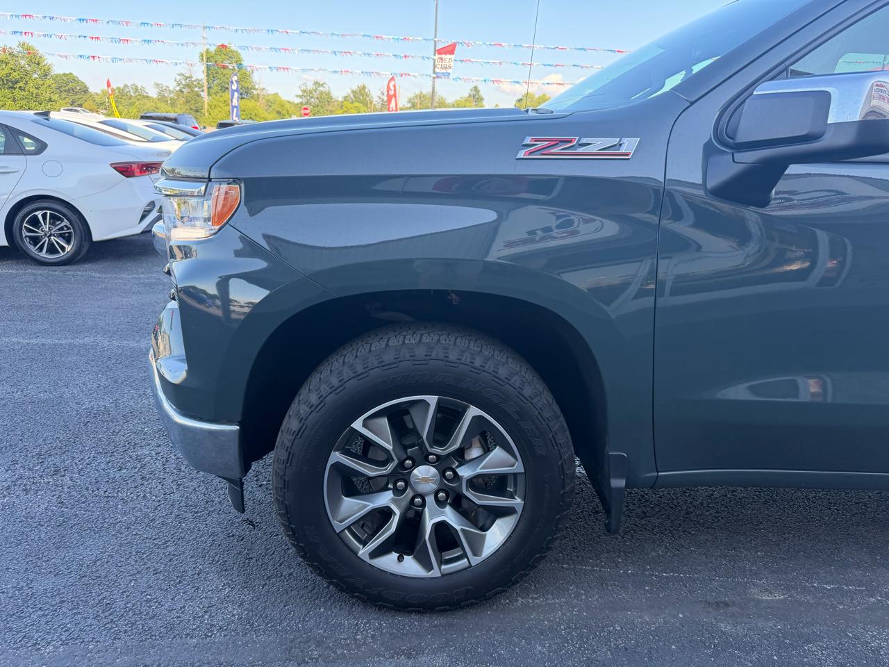 Chevrolet Silverado 1500 4WD Crew Cab 147" LT w/1LT 2025