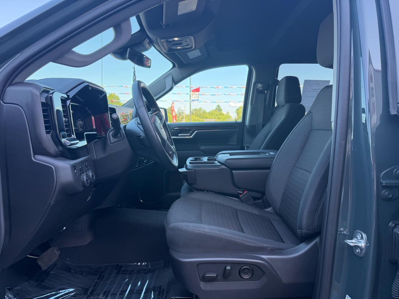 Chevrolet Silverado 1500 4WD Crew Cab 147" LT w/1LT 2025