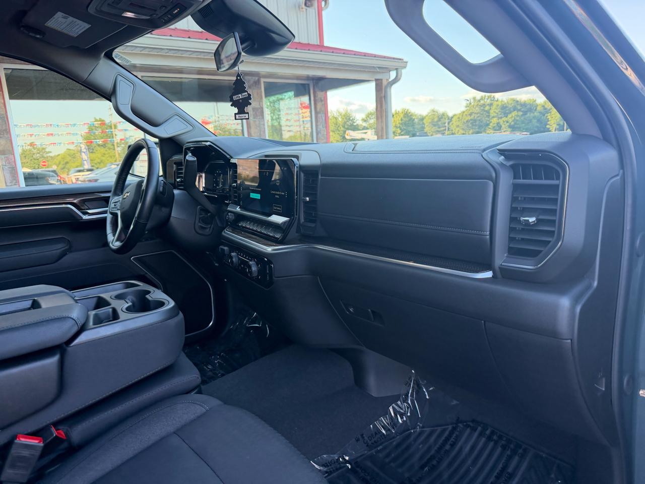 Chevrolet Silverado 1500 4WD Crew Cab 147" LT w/1LT 2025