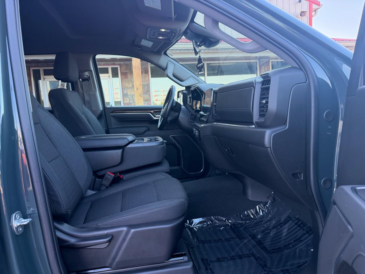 Chevrolet Silverado 1500 4WD Crew Cab 147" LT w/1LT 2025