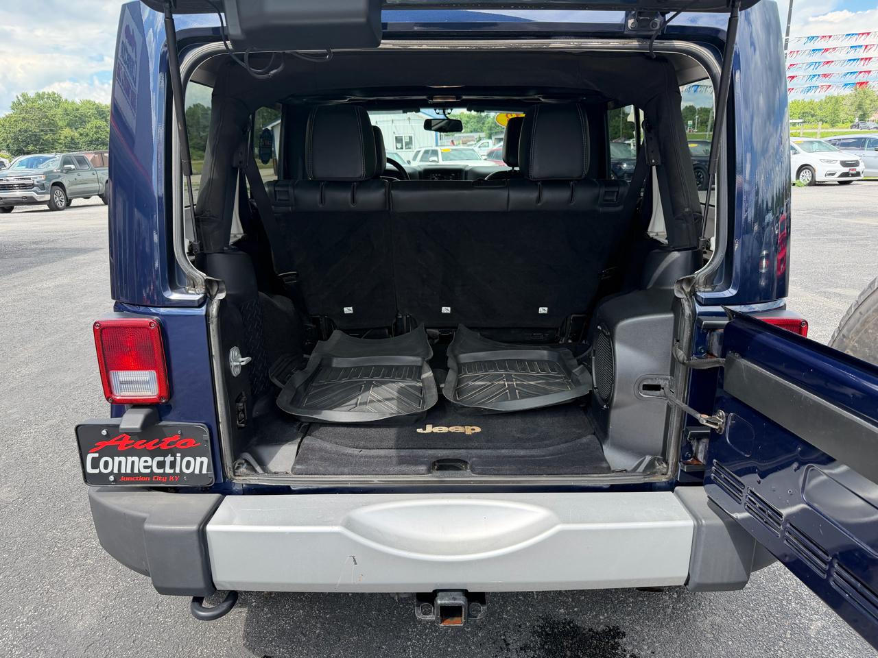 Jeep Wrangler Unlimited 4WD 4dr Sahara 2013