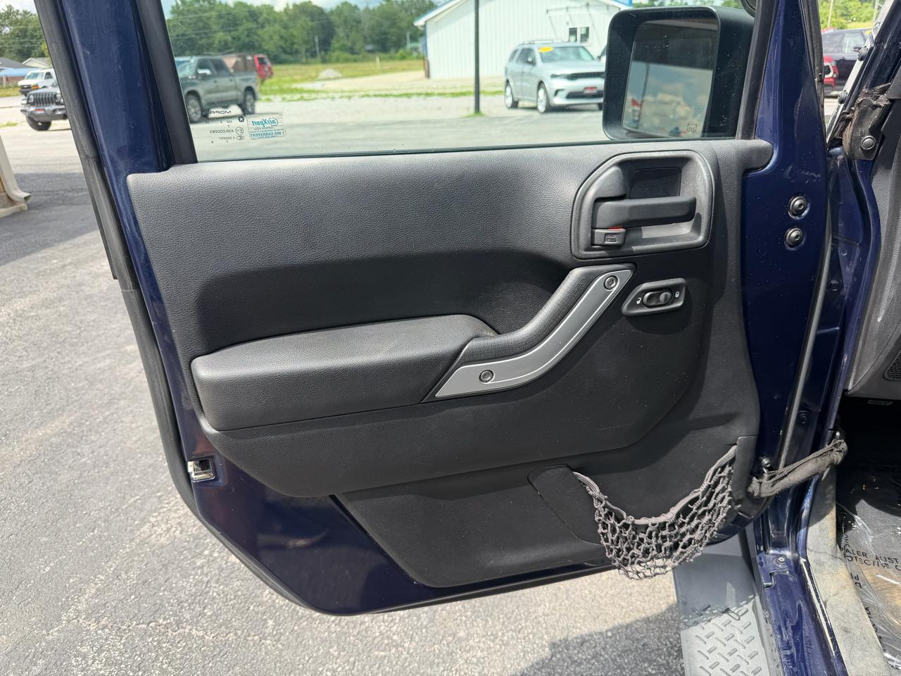Jeep Wrangler Unlimited 4WD 4dr Sahara 2013
