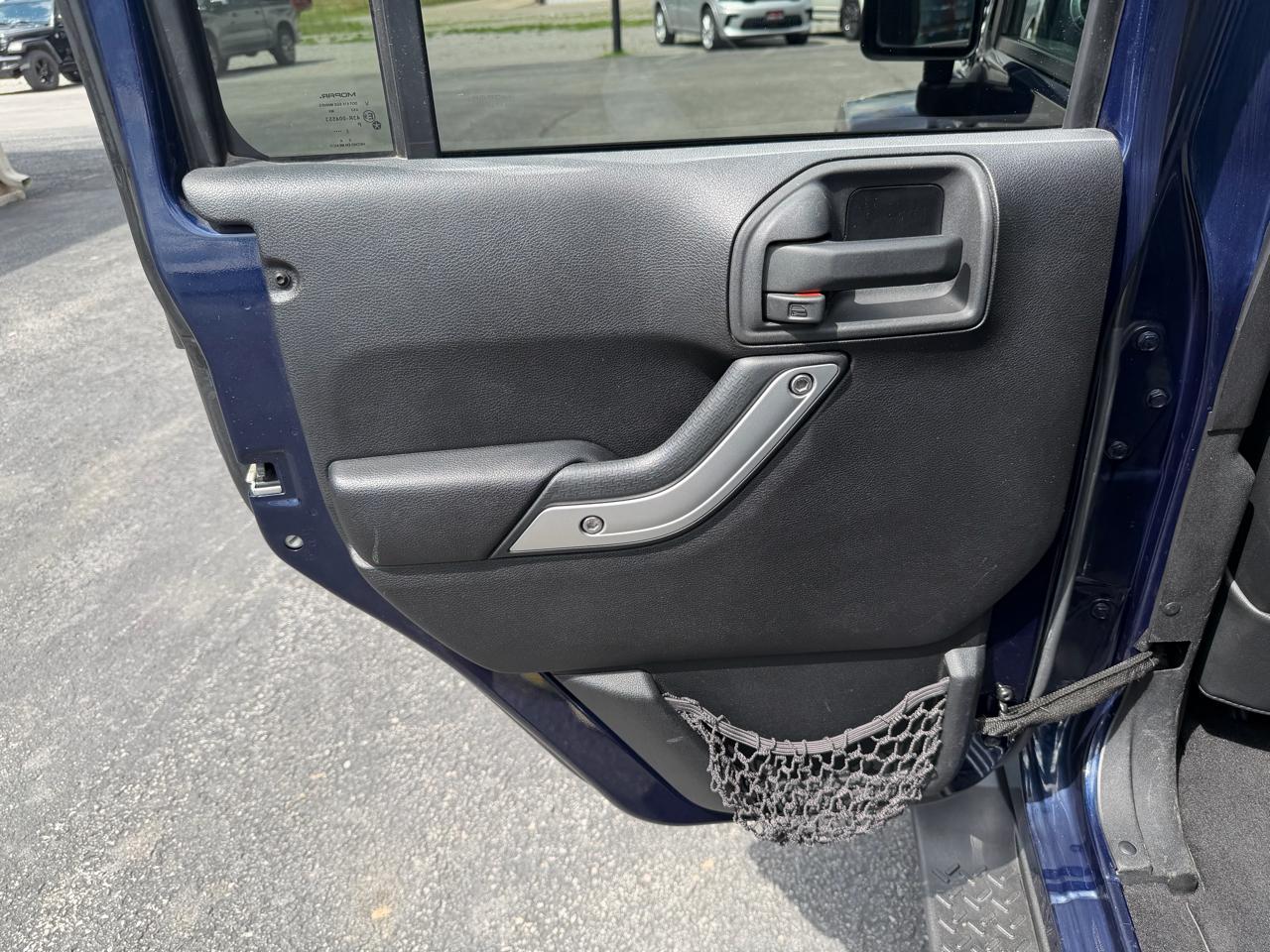 Jeep Wrangler Unlimited 4WD 4dr Sahara 2013