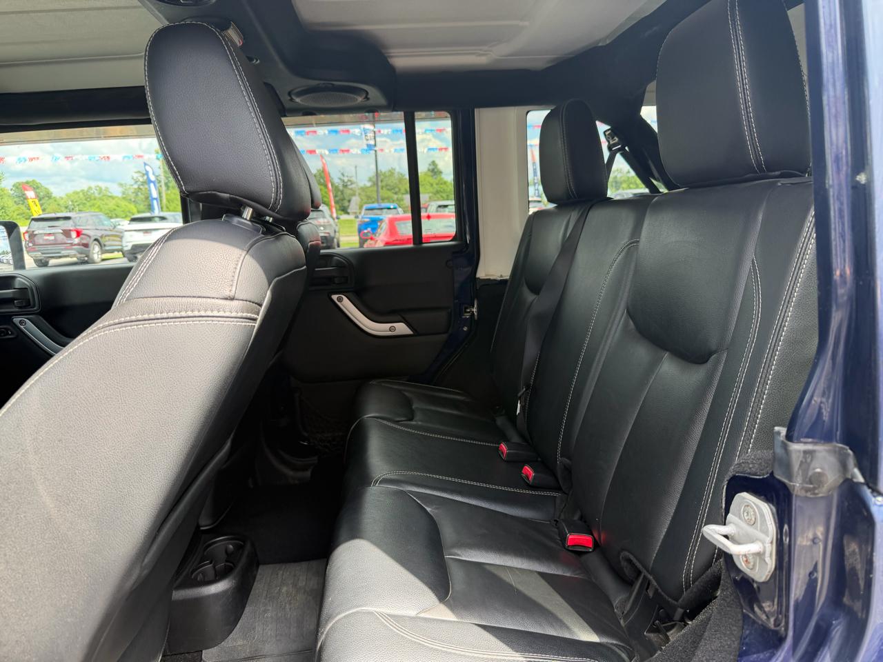 Jeep Wrangler Unlimited 4WD 4dr Sahara 2013