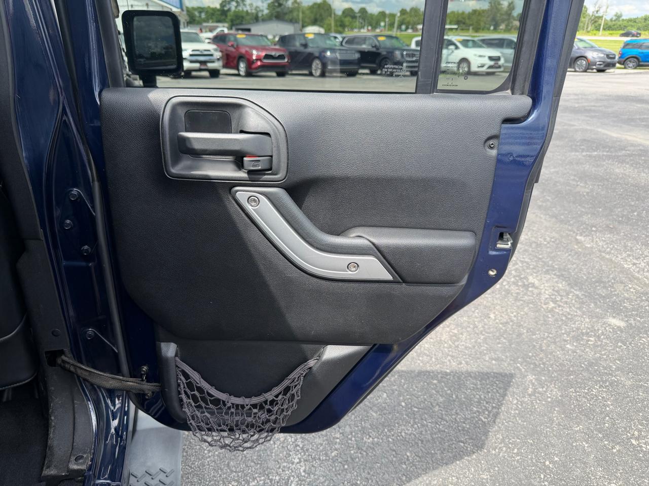 Jeep Wrangler Unlimited 4WD 4dr Sahara 2013