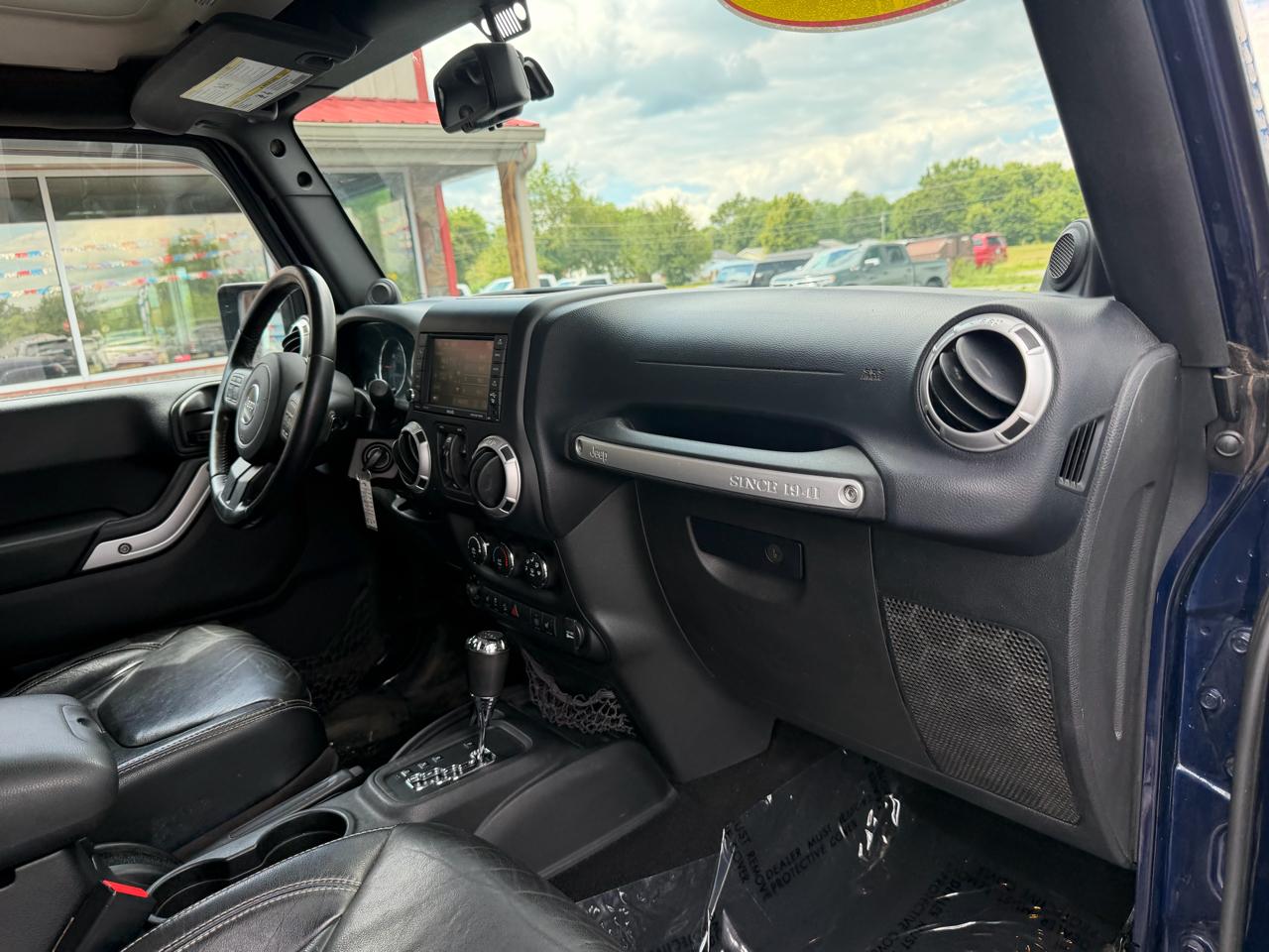 Jeep Wrangler Unlimited 4WD 4dr Sahara 2013
