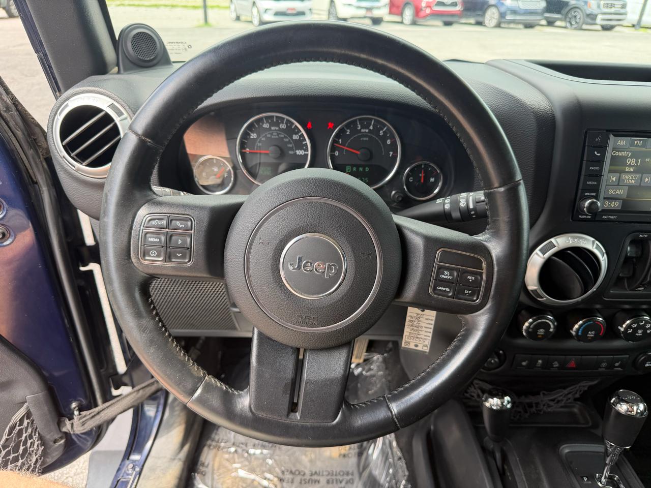 Jeep Wrangler Unlimited 4WD 4dr Sahara 2013