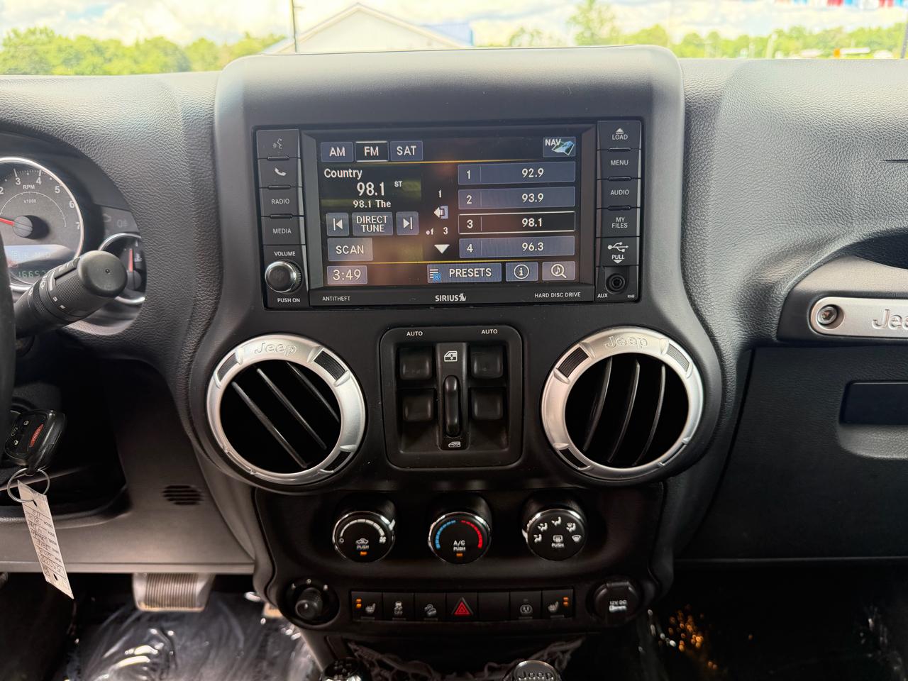 Jeep Wrangler Unlimited 4WD 4dr Sahara 2013