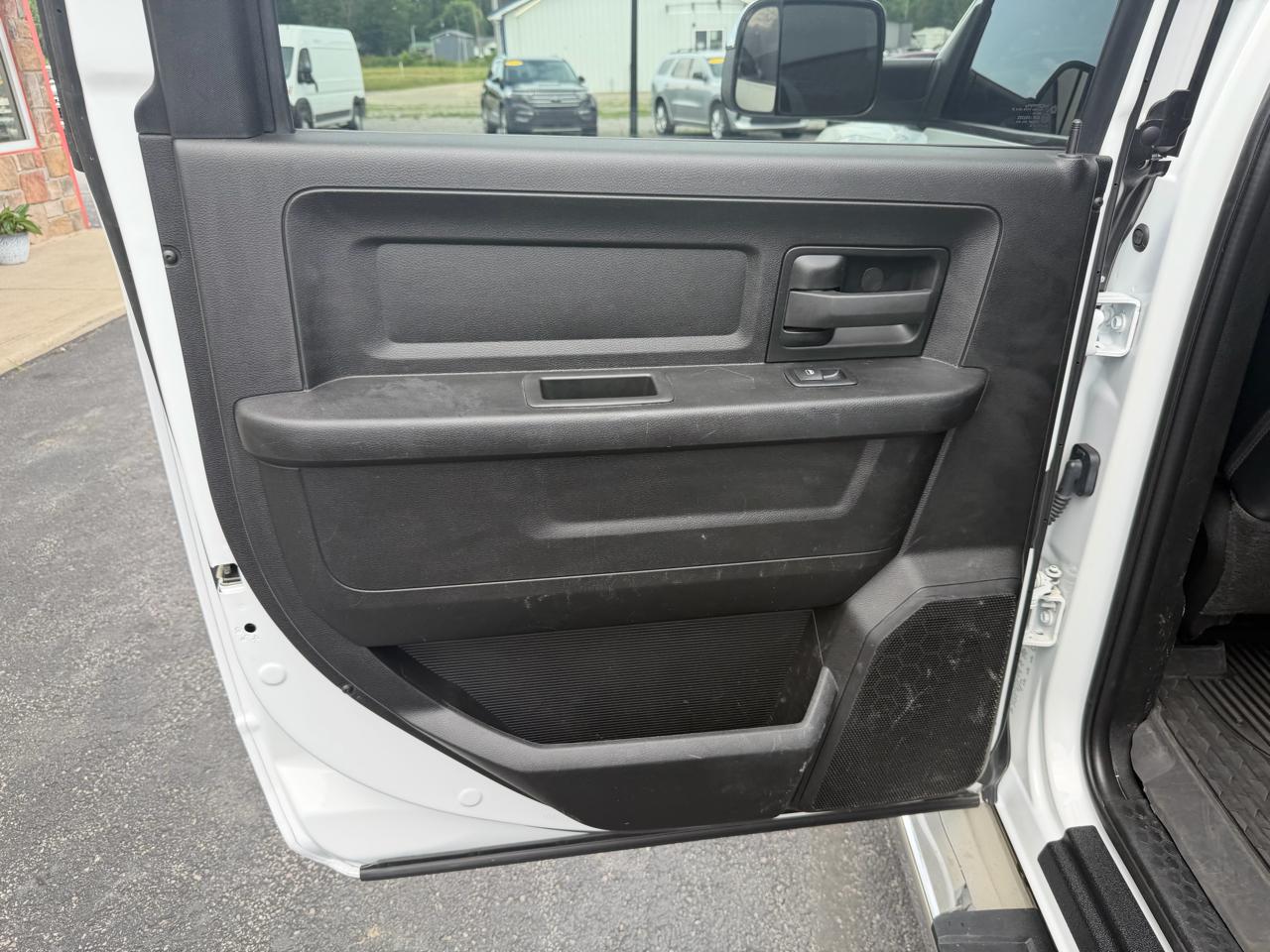 RAM 3500 Chassis Cab Tradesman 4WD Crew Cab 60" CA 172.4" WB 2022