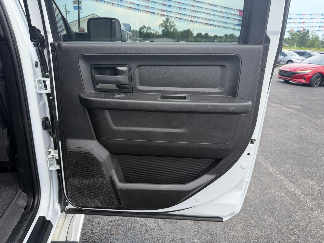 RAM 3500 Chassis Cab Tradesman 4WD Crew Cab 60" CA 172.4" WB 2022