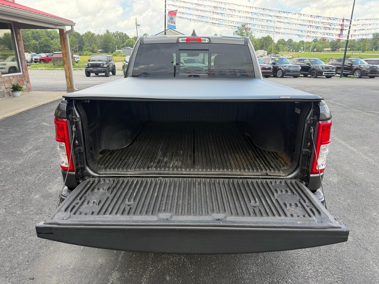RAM 1500 Big Horn 4x4 Crew Cab 5'7" Box 2020