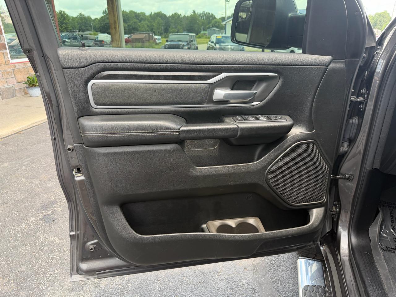 RAM 1500 Big Horn 4x4 Crew Cab 5'7" Box 2020