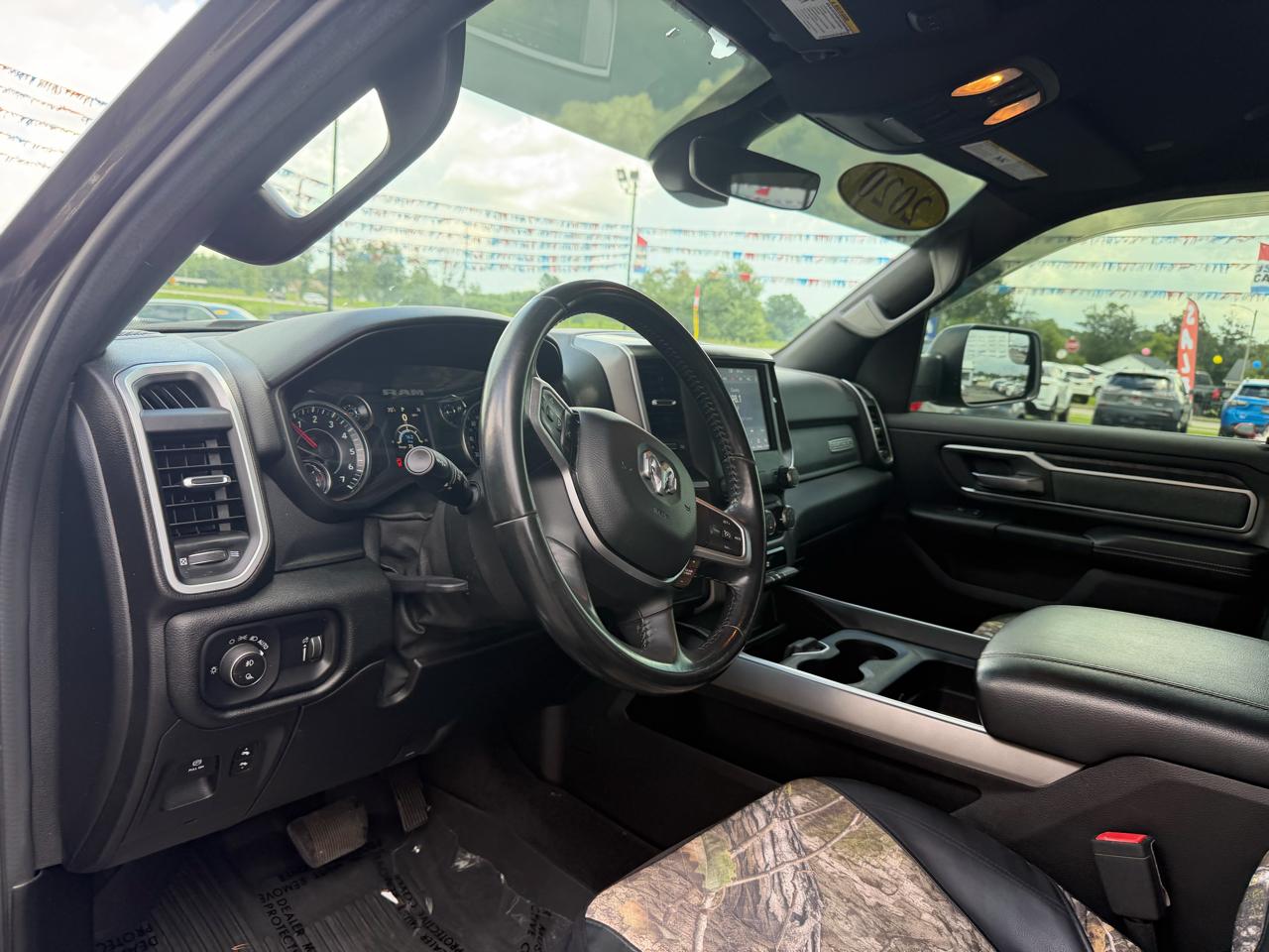 RAM 1500 Big Horn 4x4 Crew Cab 5'7" Box 2020