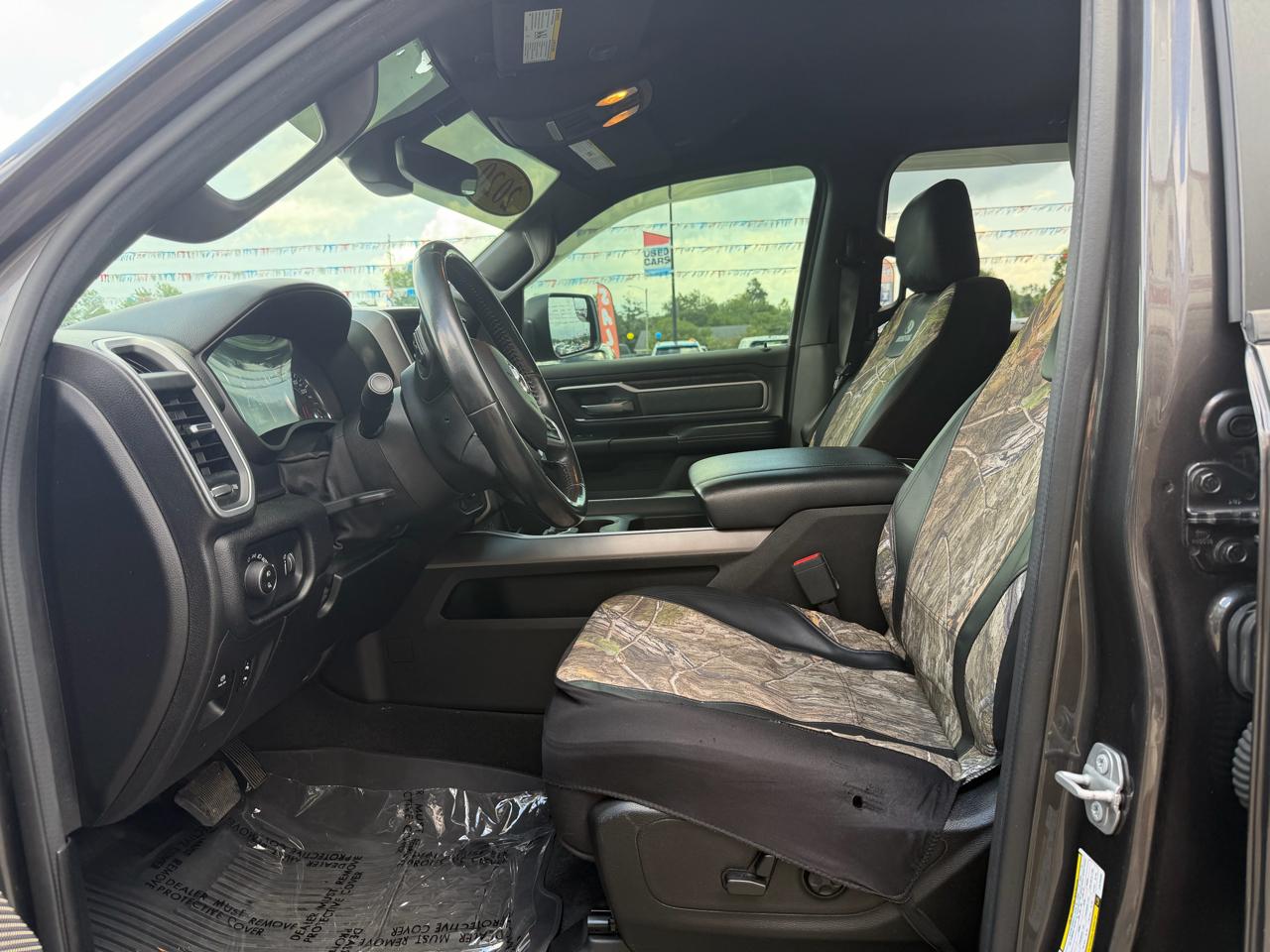 RAM 1500 Big Horn 4x4 Crew Cab 5'7" Box 2020