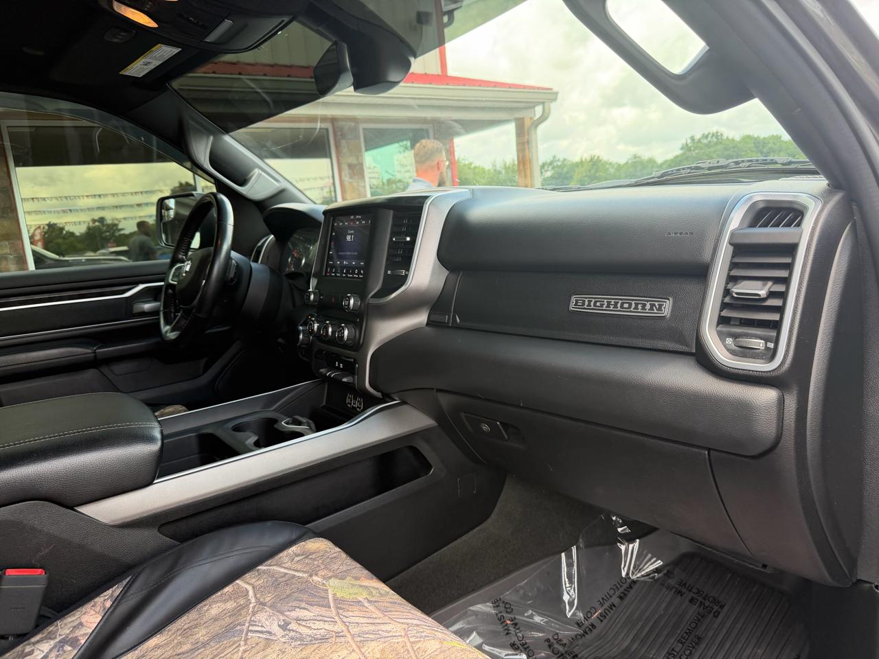 RAM 1500 Big Horn 4x4 Crew Cab 5'7" Box 2020