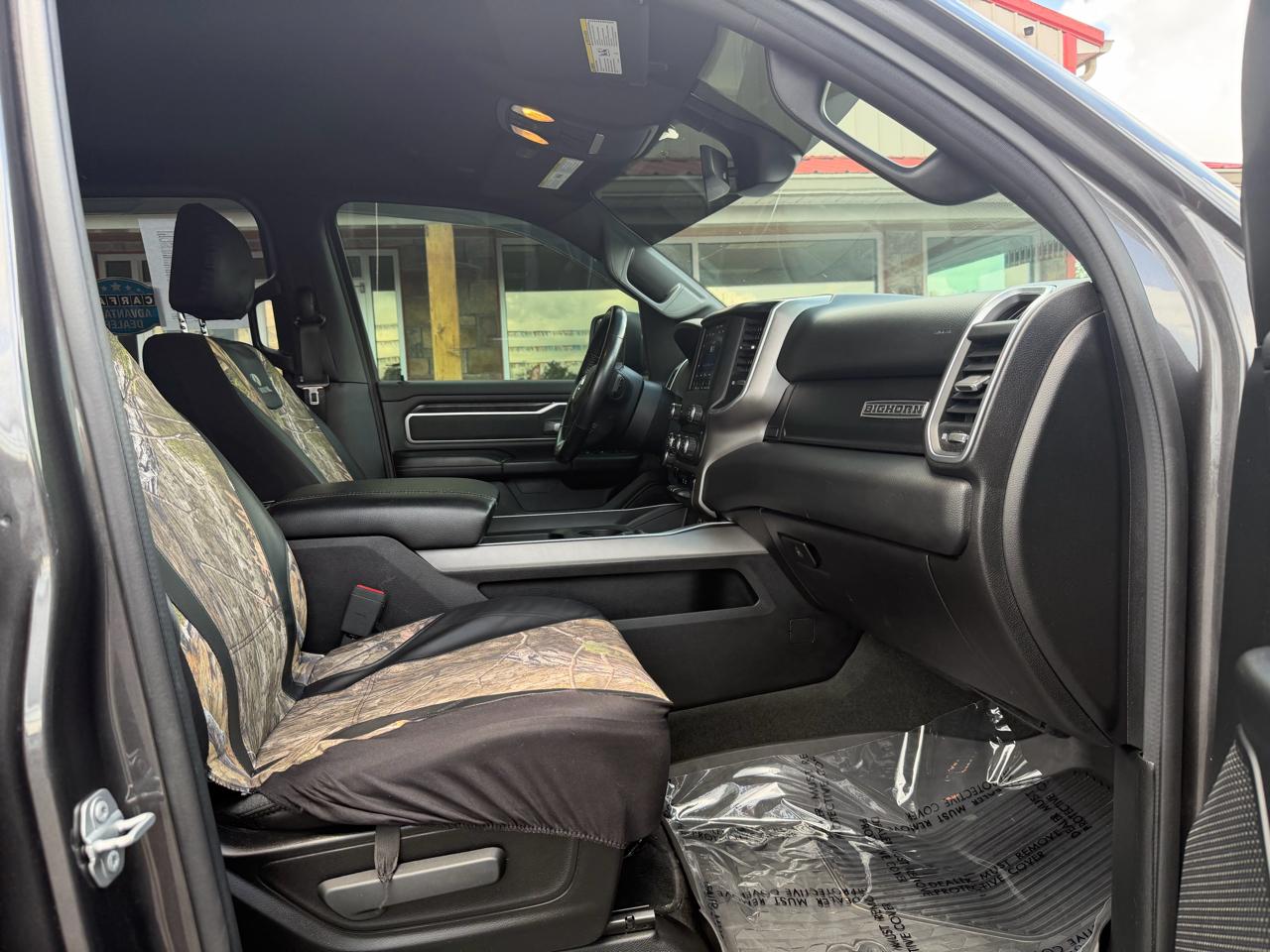 RAM 1500 Big Horn 4x4 Crew Cab 5'7" Box 2020