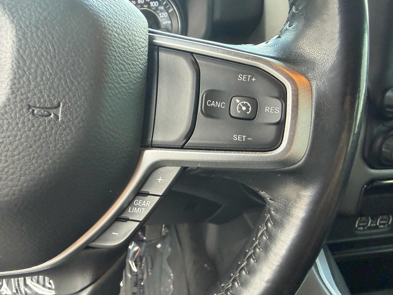 RAM 1500 Big Horn 4x4 Crew Cab 5'7" Box 2020