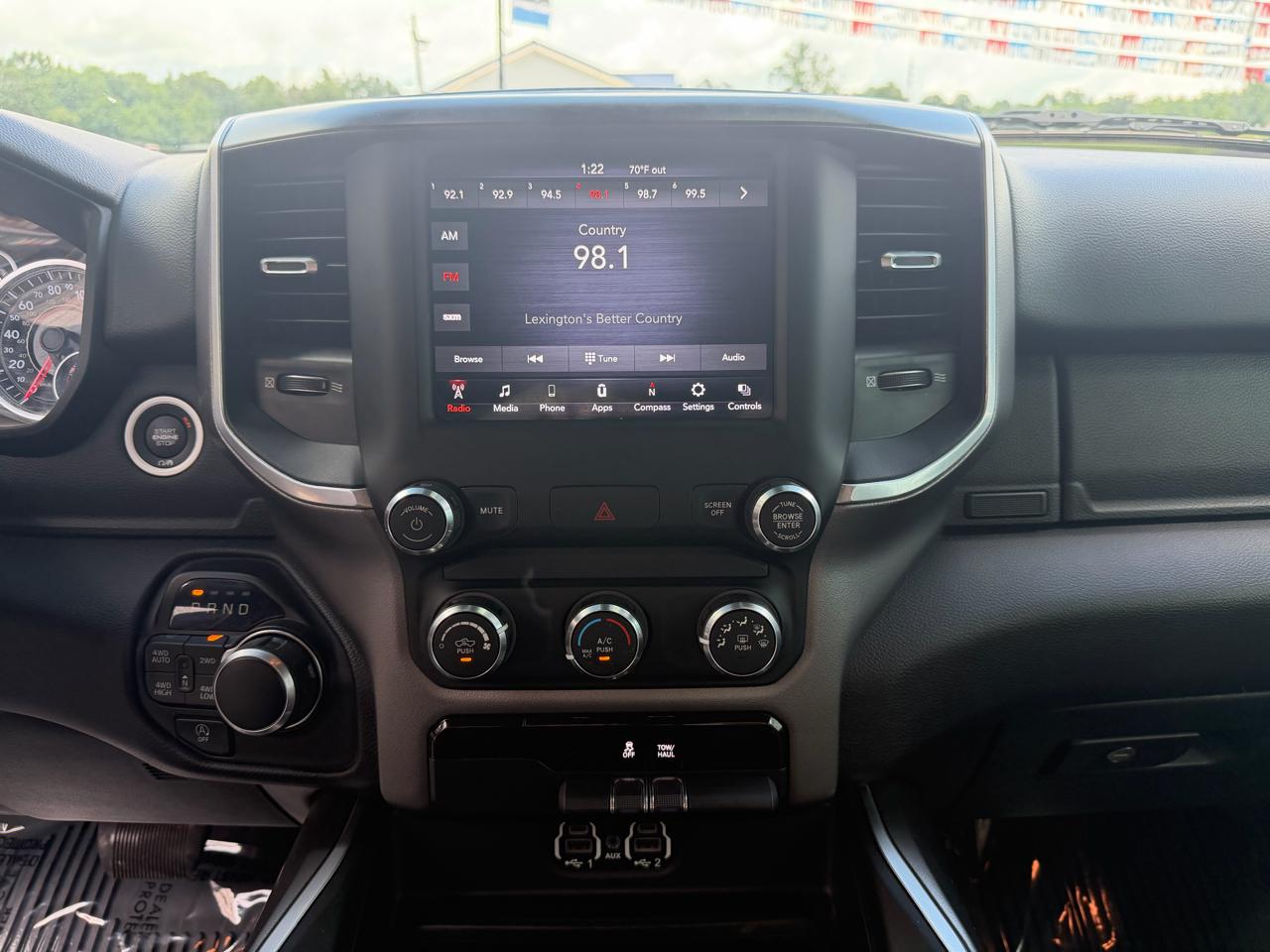 RAM 1500 Big Horn 4x4 Crew Cab 5'7" Box 2020