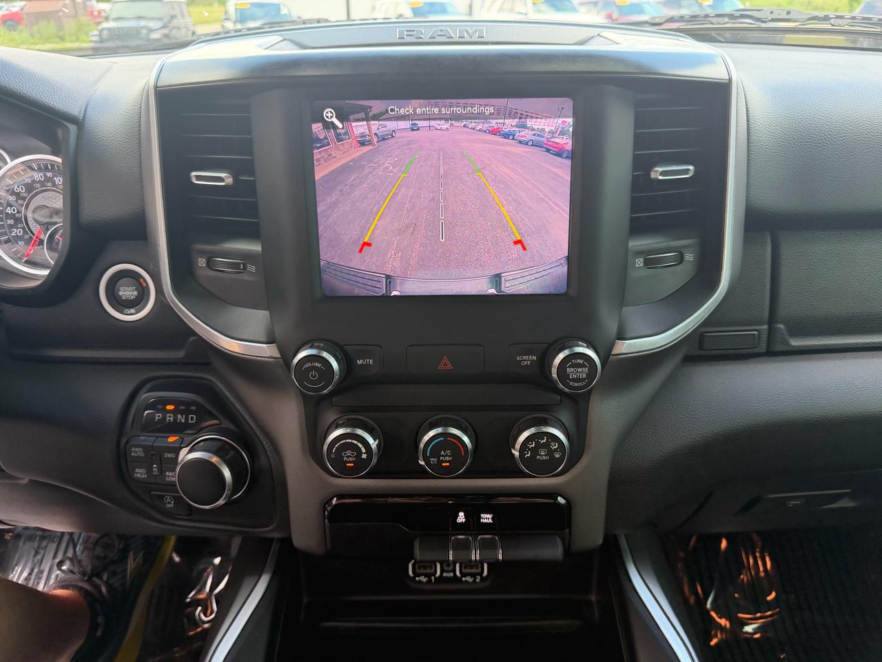RAM 1500 Big Horn 4x4 Crew Cab 5'7" Box 2020