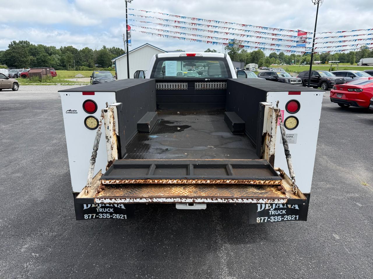 Ford Super Duty F-350 DRW XLT 4WD Reg Cab 145" WB 60" CA 2017