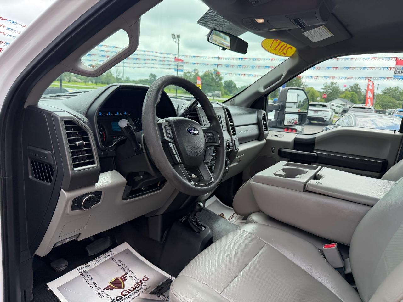 Ford Super Duty F-350 DRW XLT 4WD Reg Cab 145" WB 60" CA 2017