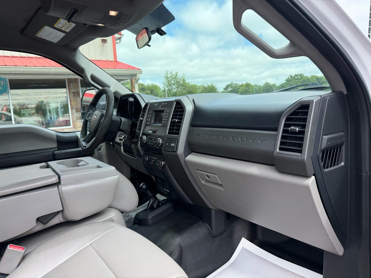 Ford Super Duty F-350 DRW XLT 4WD Reg Cab 145" WB 60" CA 2017