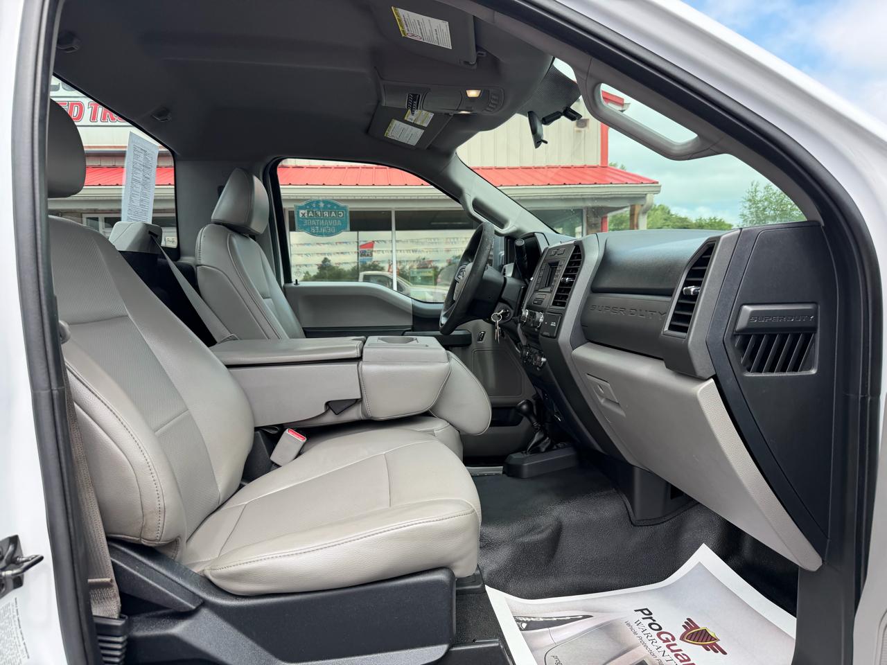 Ford Super Duty F-350 DRW XLT 4WD Reg Cab 145" WB 60" CA 2017