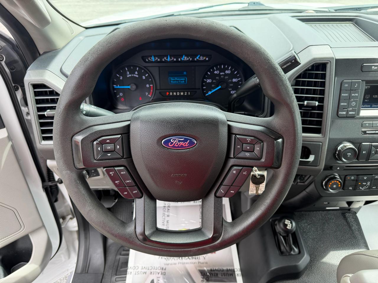Ford Super Duty F-350 DRW XLT 4WD Reg Cab 145" WB 60" CA 2017