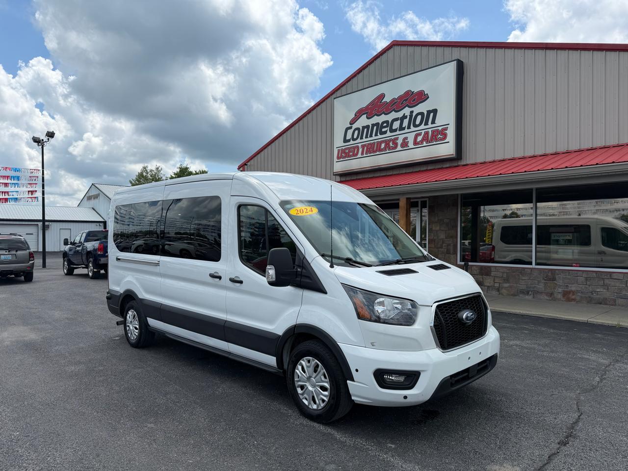 Ford Transit Passenger Wagon T-350 148" Med Roof XLT RWD 2024