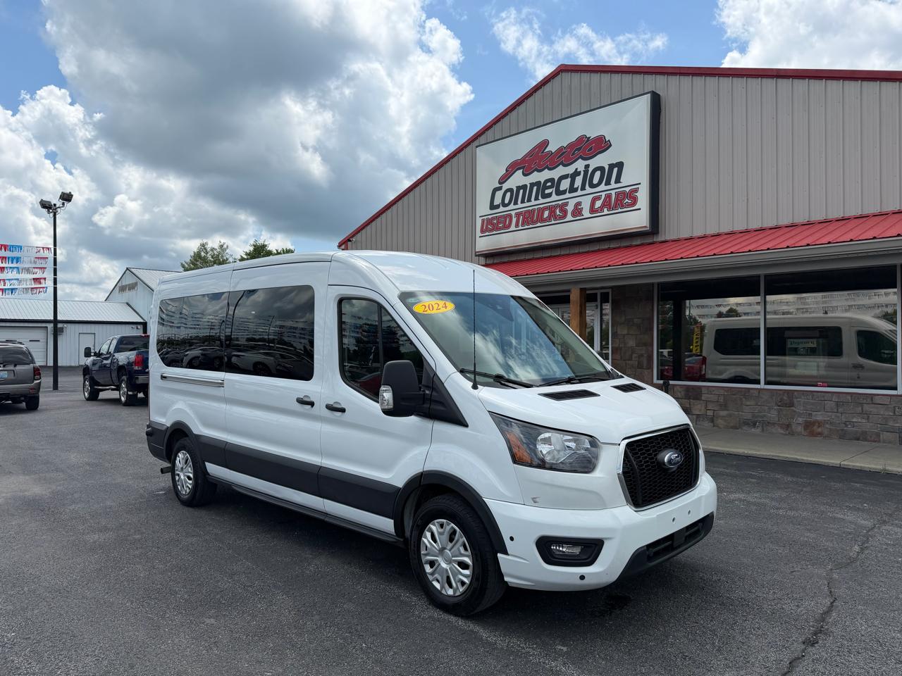 Ford Transit Passenger Wagon T-350 148" Med Roof XLT RWD 2024