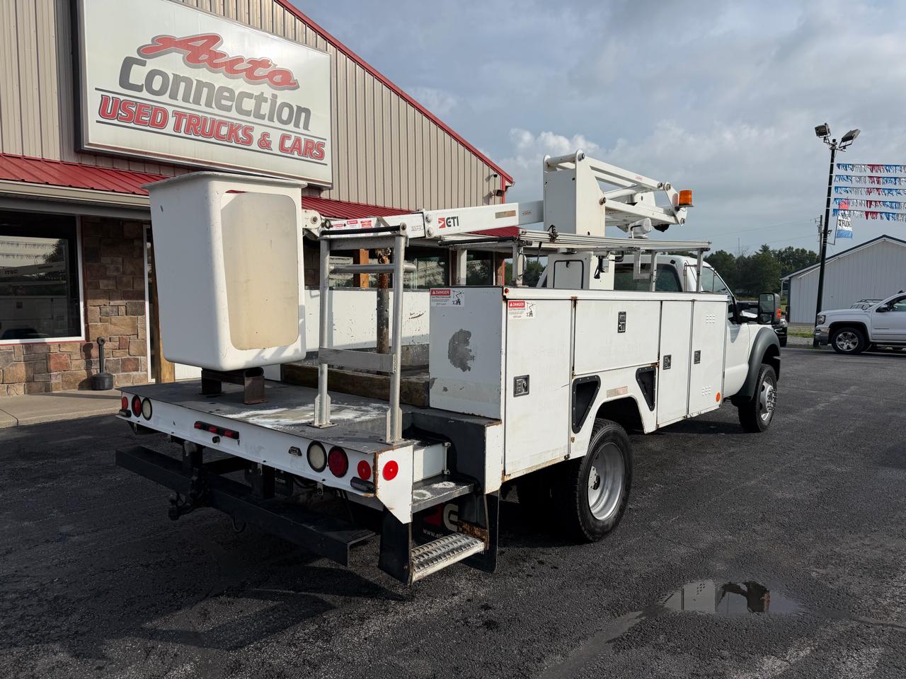 Ford Super Duty F-450 DRW 4WD Reg Cab 141" WB 60" CA XL 2015