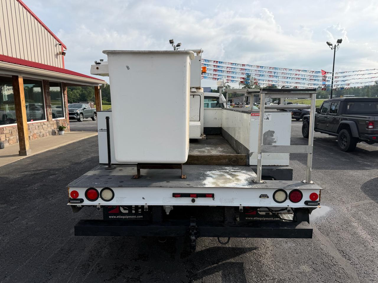 Ford Super Duty F-450 DRW 4WD Reg Cab 141" WB 60" CA XL 2015