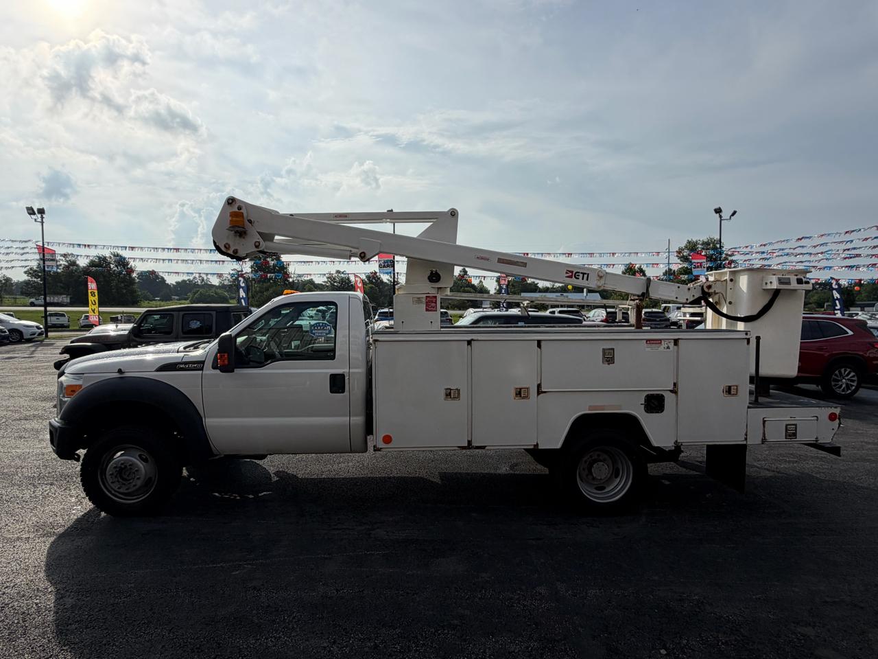 Ford Super Duty F-450 DRW 4WD Reg Cab 141" WB 60" CA XL 2015