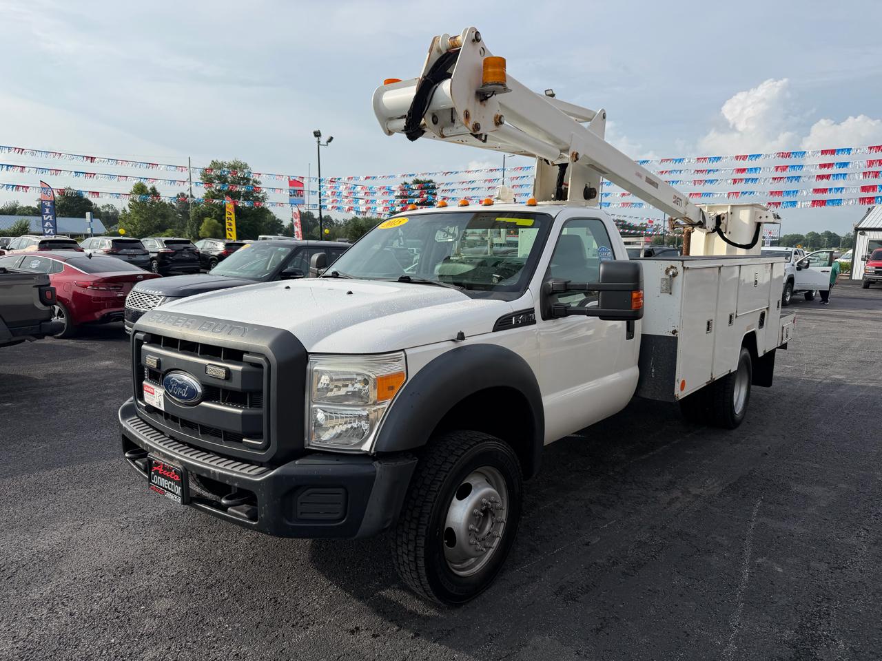 Ford Super Duty F-450 DRW 4WD Reg Cab 141" WB 60" CA XL 2015