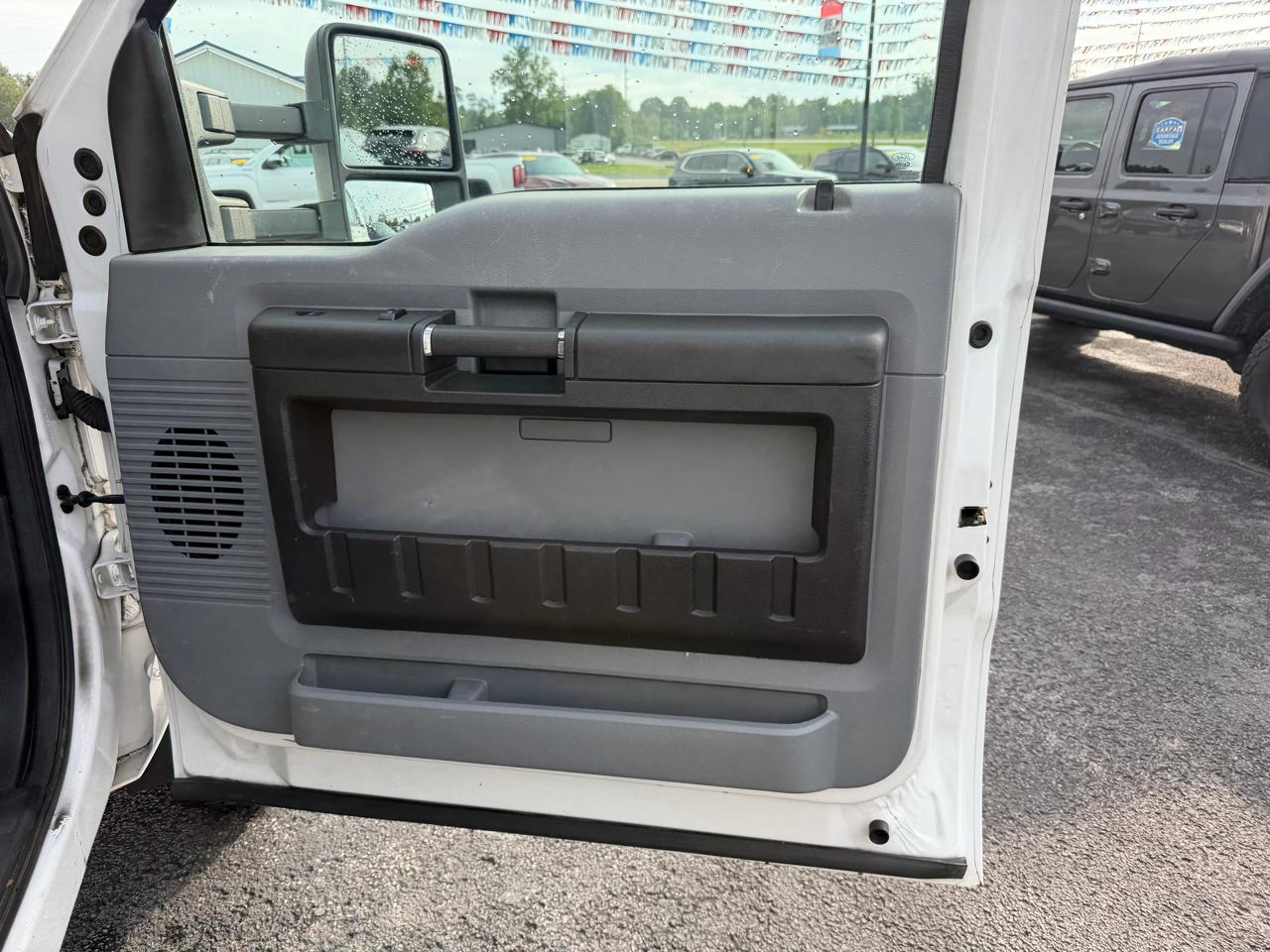 Ford Super Duty F-450 DRW 4WD Reg Cab 141" WB 60" CA XL 2015