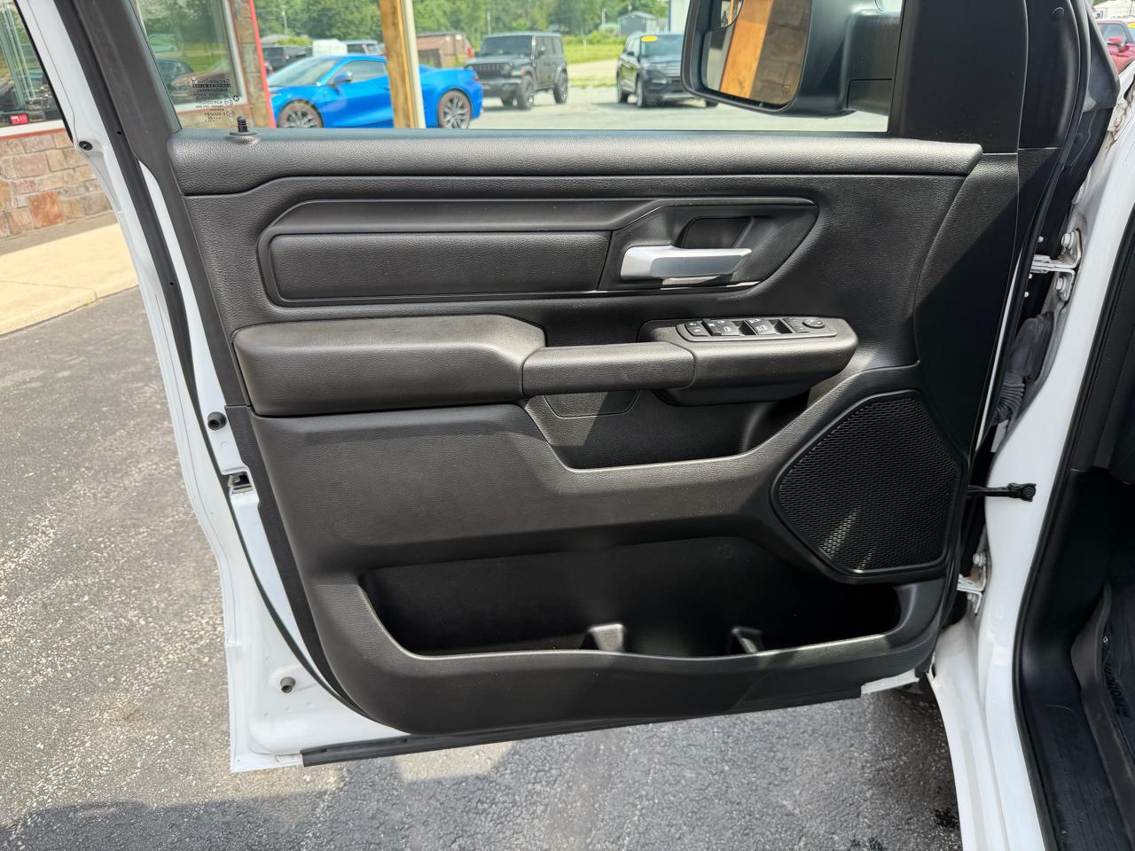 RAM 1500 2WD Crew Cab 140.5" Tradesman 2022