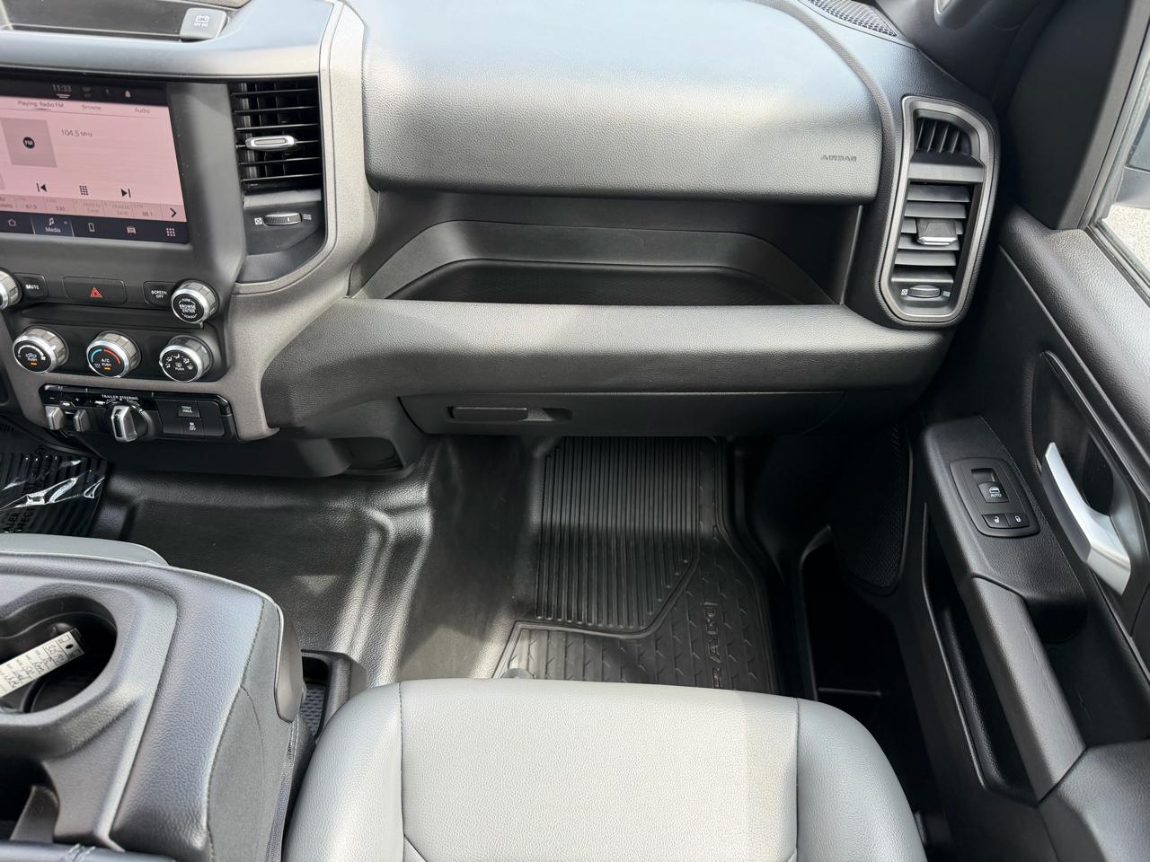 RAM 1500 2WD Crew Cab 140.5" Tradesman 2022