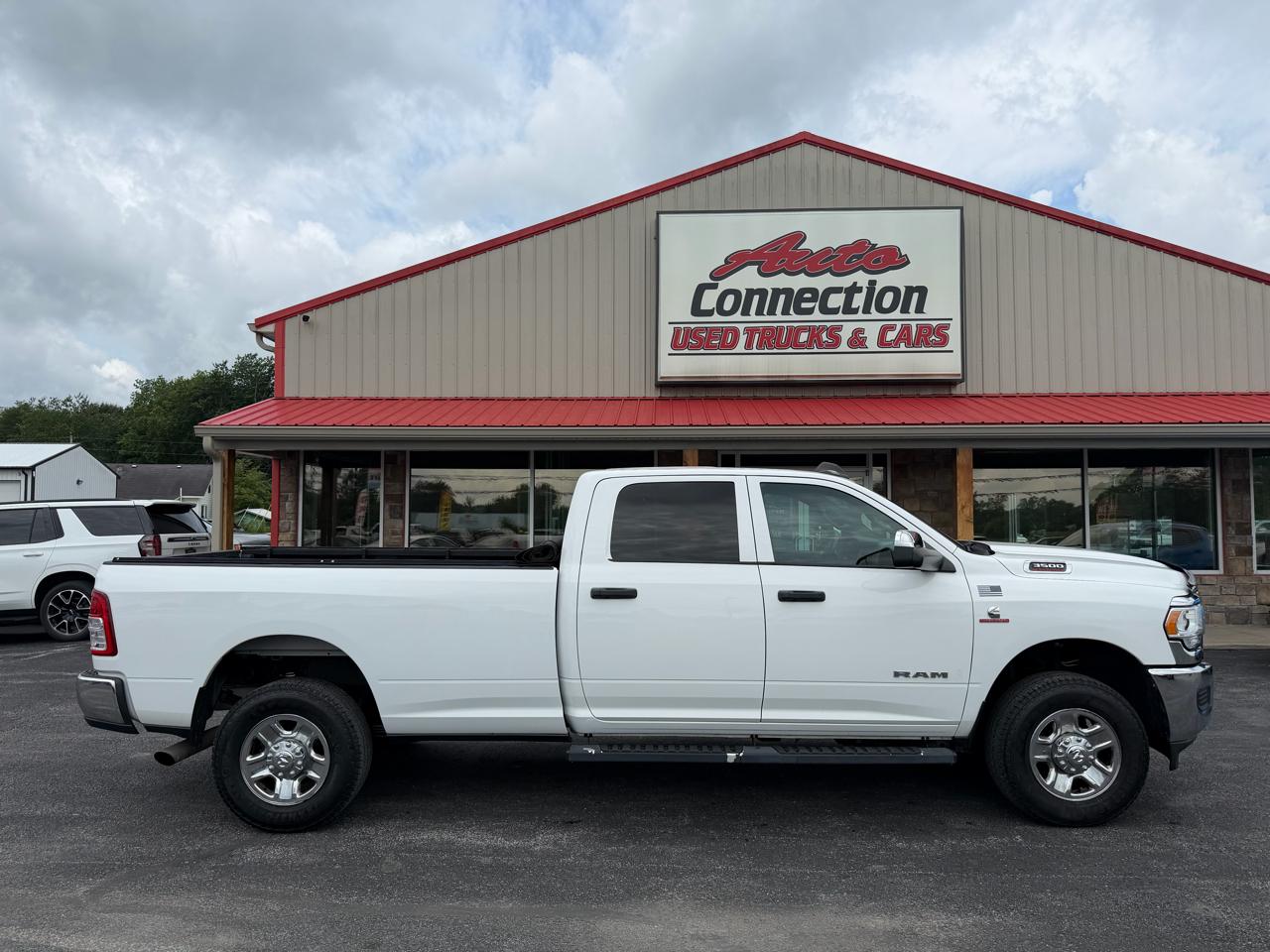 RAM 3500 Tradesman 4x4 Crew Cab 8' Box 2022