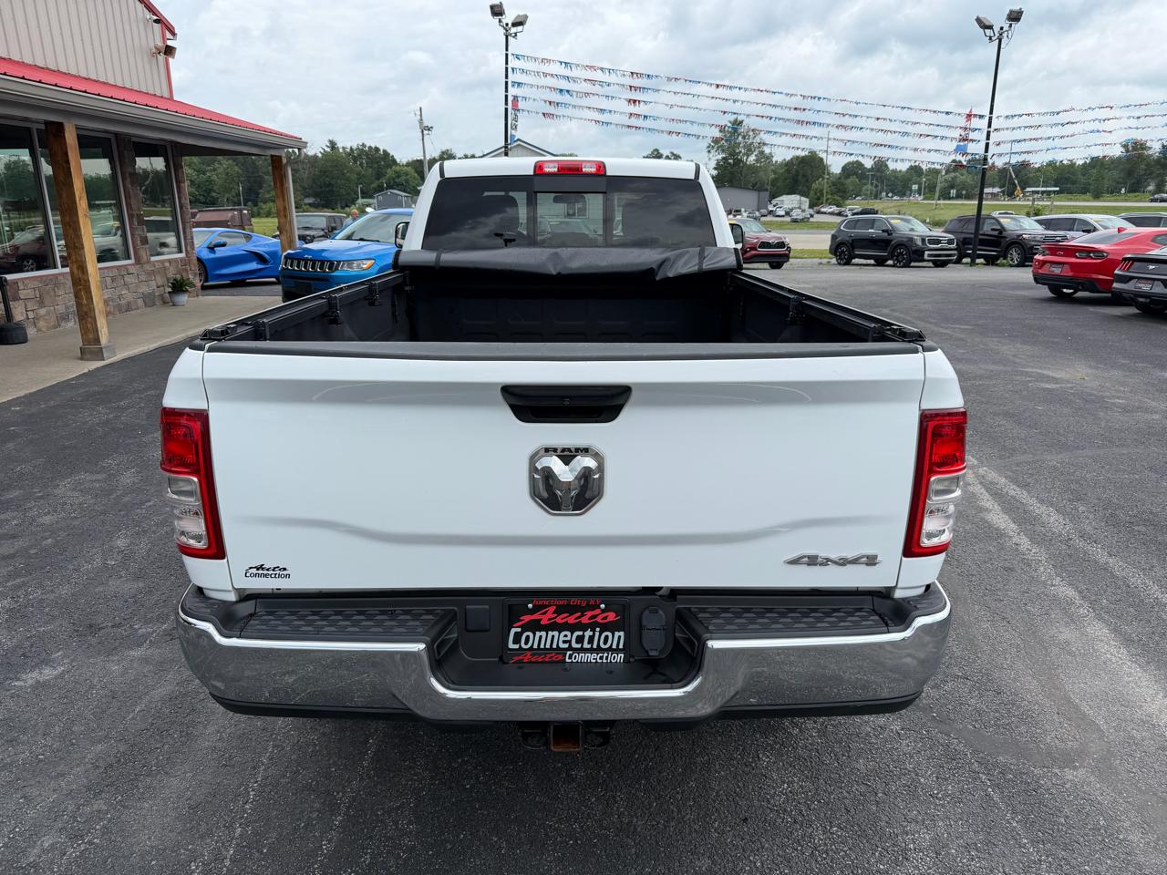 RAM 3500 Tradesman 4x4 Crew Cab 8' Box 2022