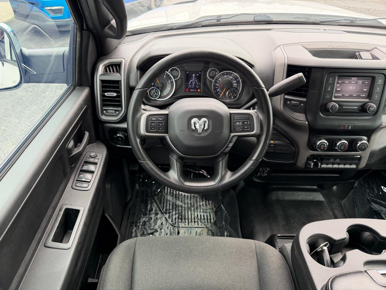 RAM 3500 Tradesman 4x4 Crew Cab 8' Box 2022
