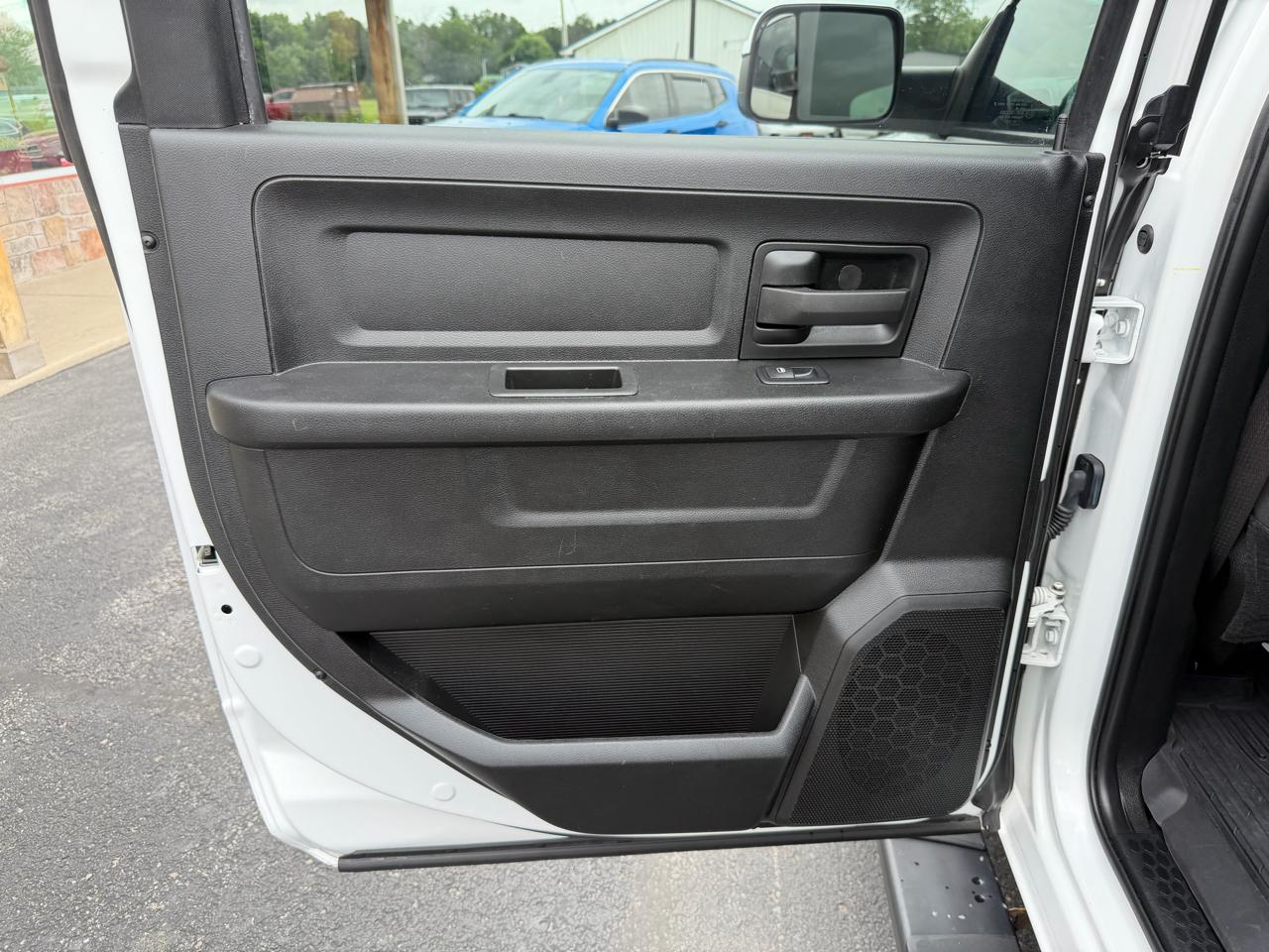 RAM 3500 Tradesman 4x4 Crew Cab 8' Box 2022