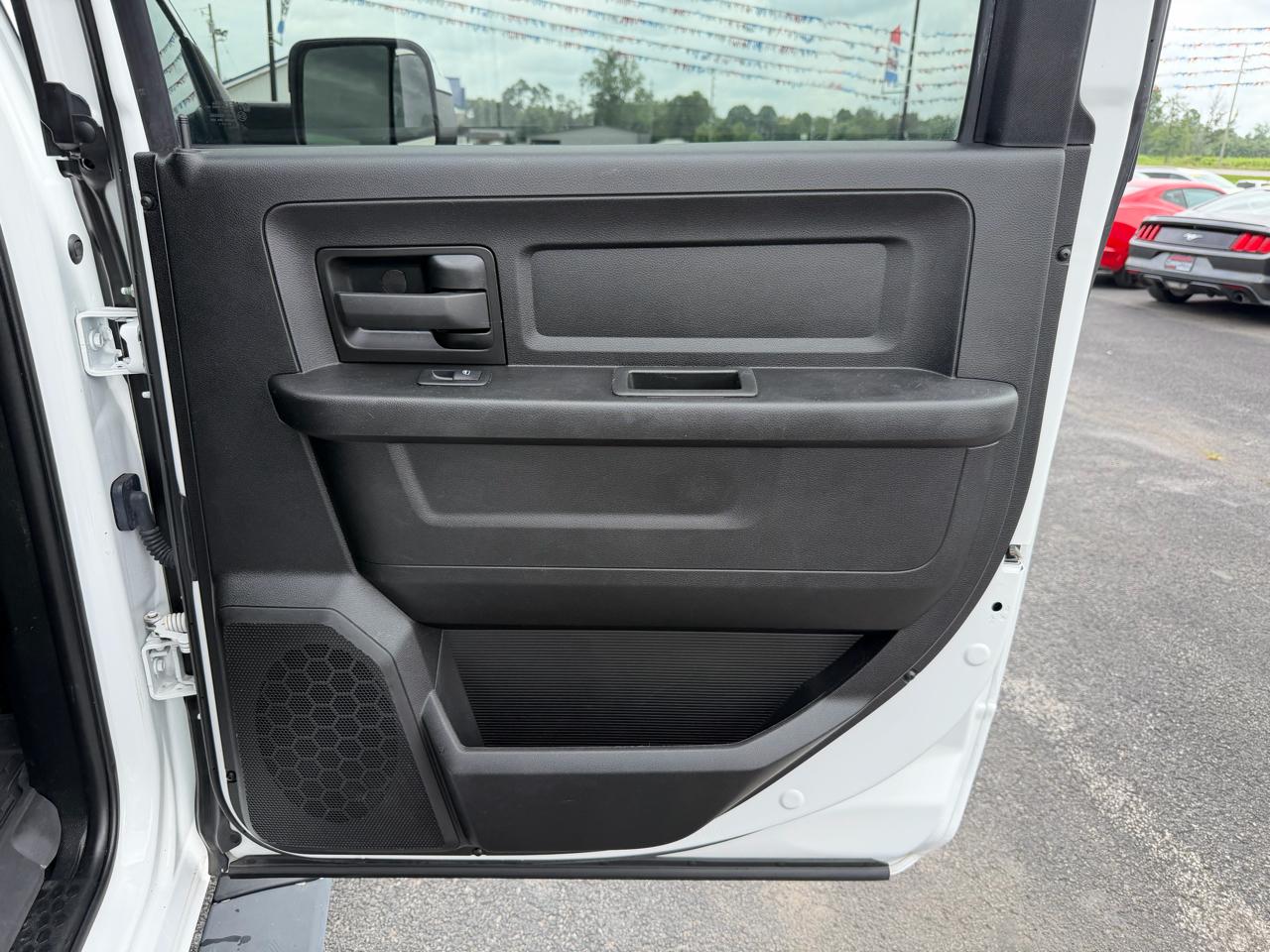 RAM 3500 Tradesman 4x4 Crew Cab 8' Box 2022