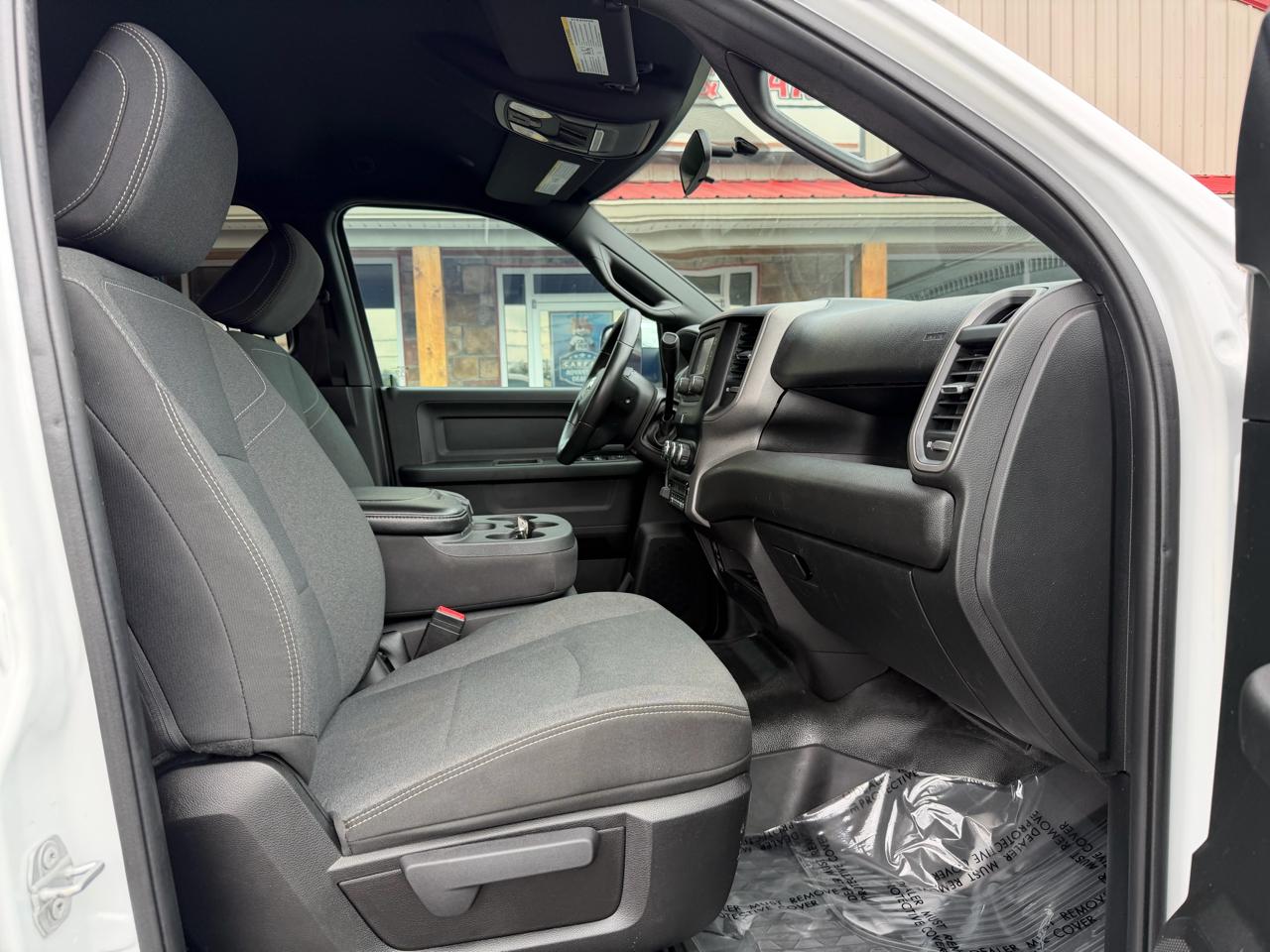 RAM 3500 Tradesman 4x4 Crew Cab 8' Box 2022